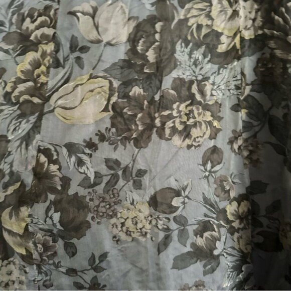 Elegant Black Floral Dress - Picture 10 of 13